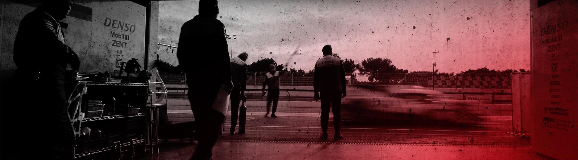 Ľudia na pretekárskej dráhe