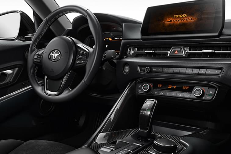 Palubná doska v Toyote Supra