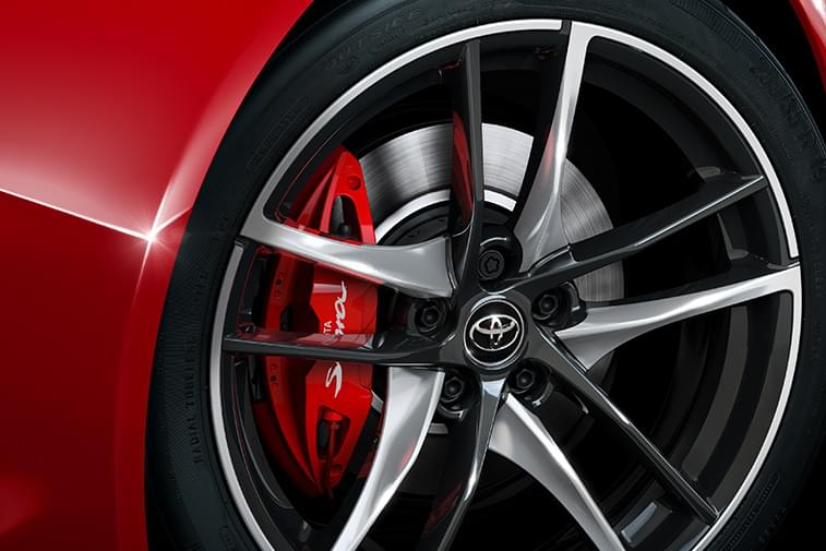 Koleso v Toyote Supra